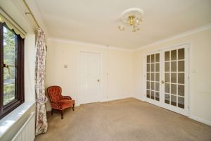 LIVING ROOM- click for photo gallery